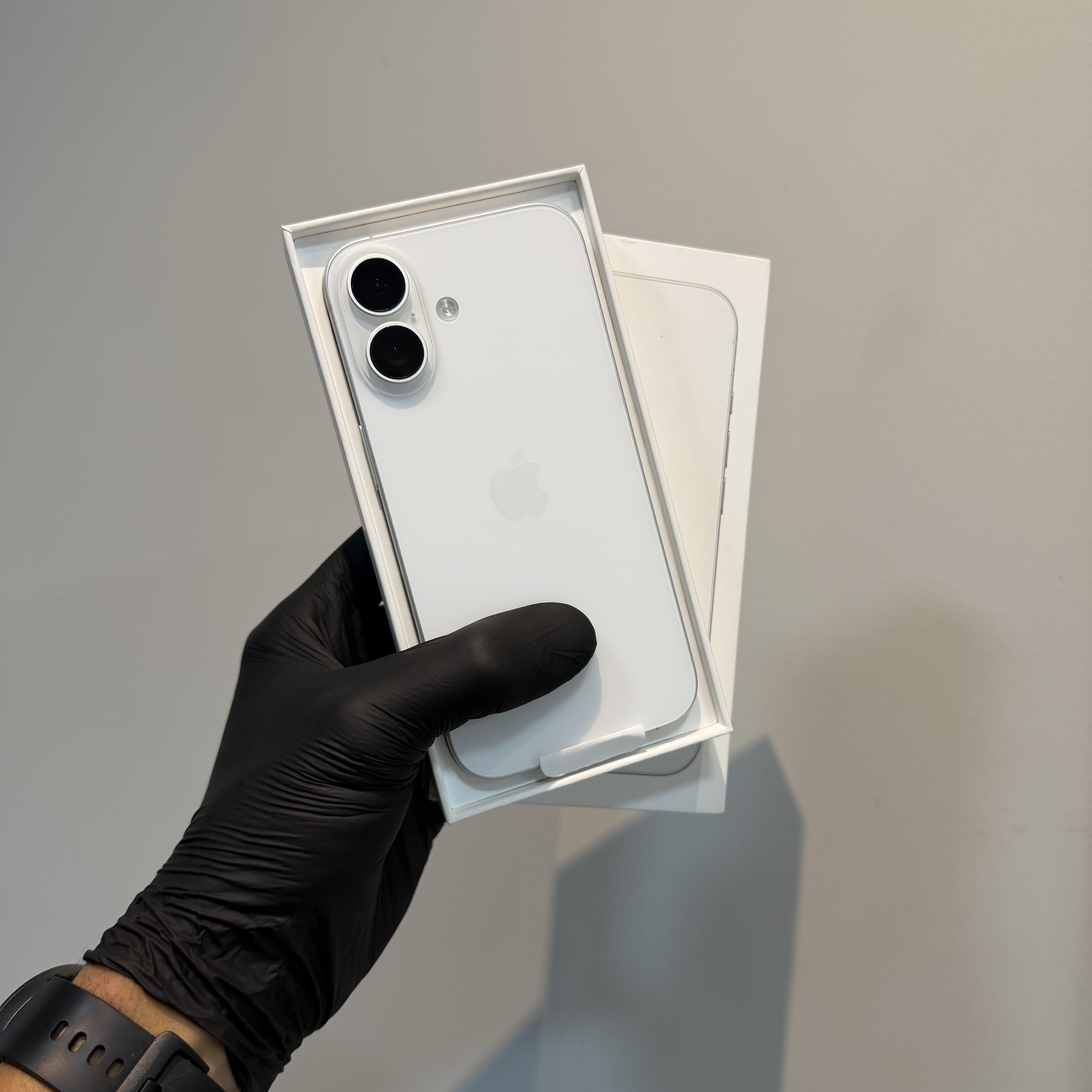 IPHONE 16 